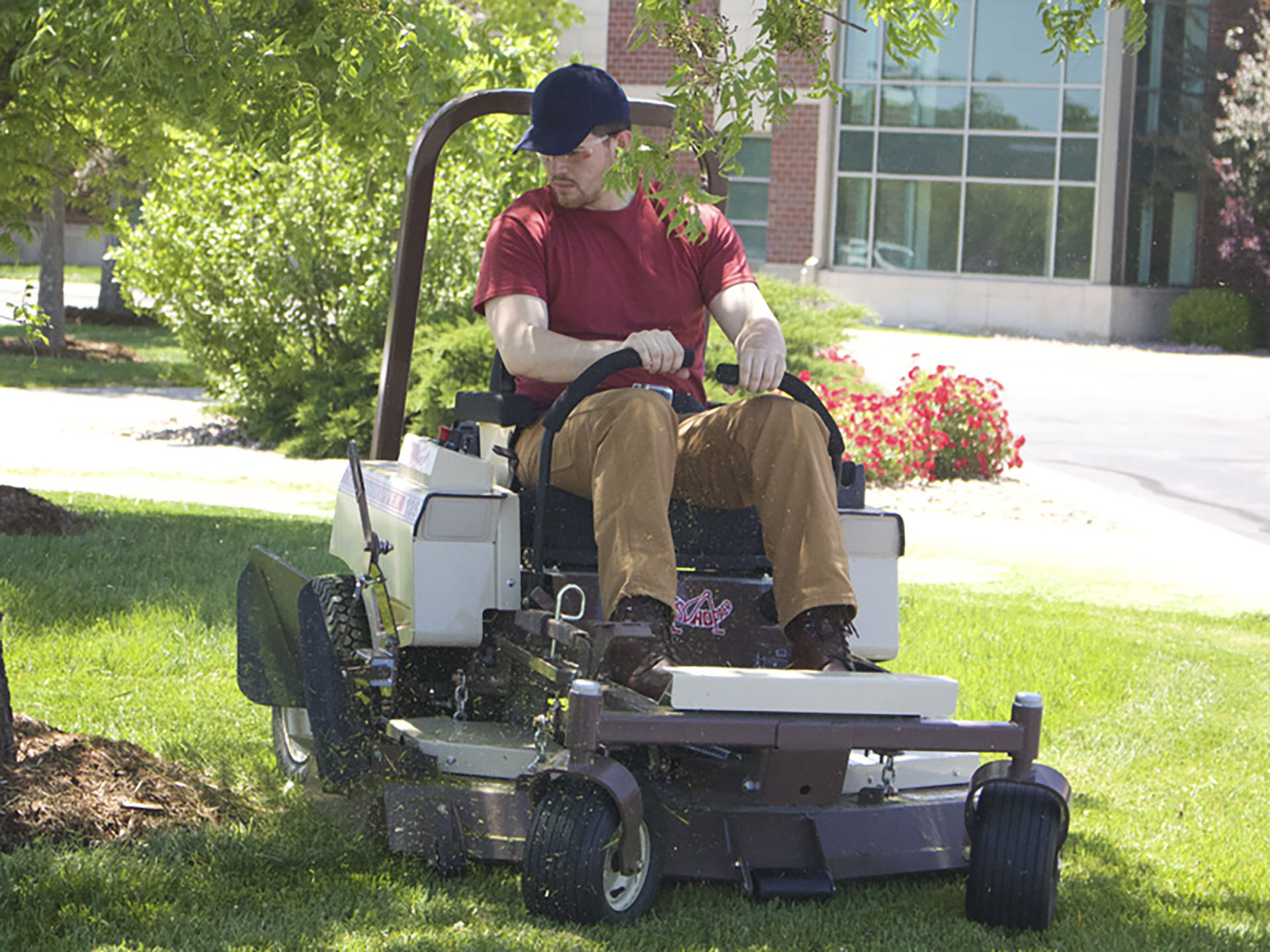 a.d.s.r. CALIBRE 「Lt.brown」 New 2025 Grasshopper 125V 48 in. Kohler 747 cc Brown | Lawn Mowers