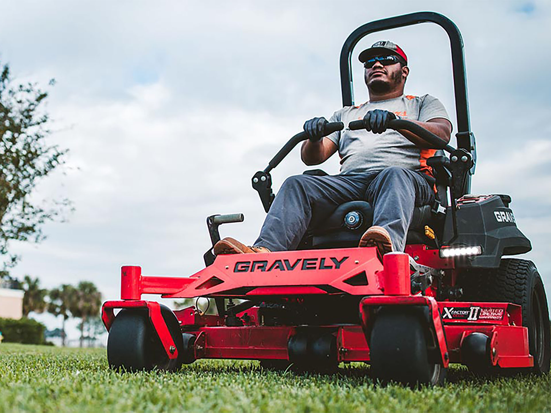 2025 Gravely USA Pro-Turn 148 48 in. Kawasaki FX691V 22 hp in Gaylord, Michigan - Photo 7