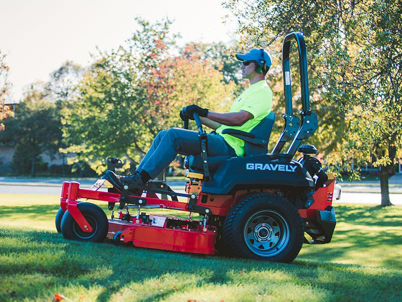 2025 Gravely USA Pro-Turn 152 52 in. Kawasaki FX691V 22 hp in Gaylord, Michigan - Photo 9