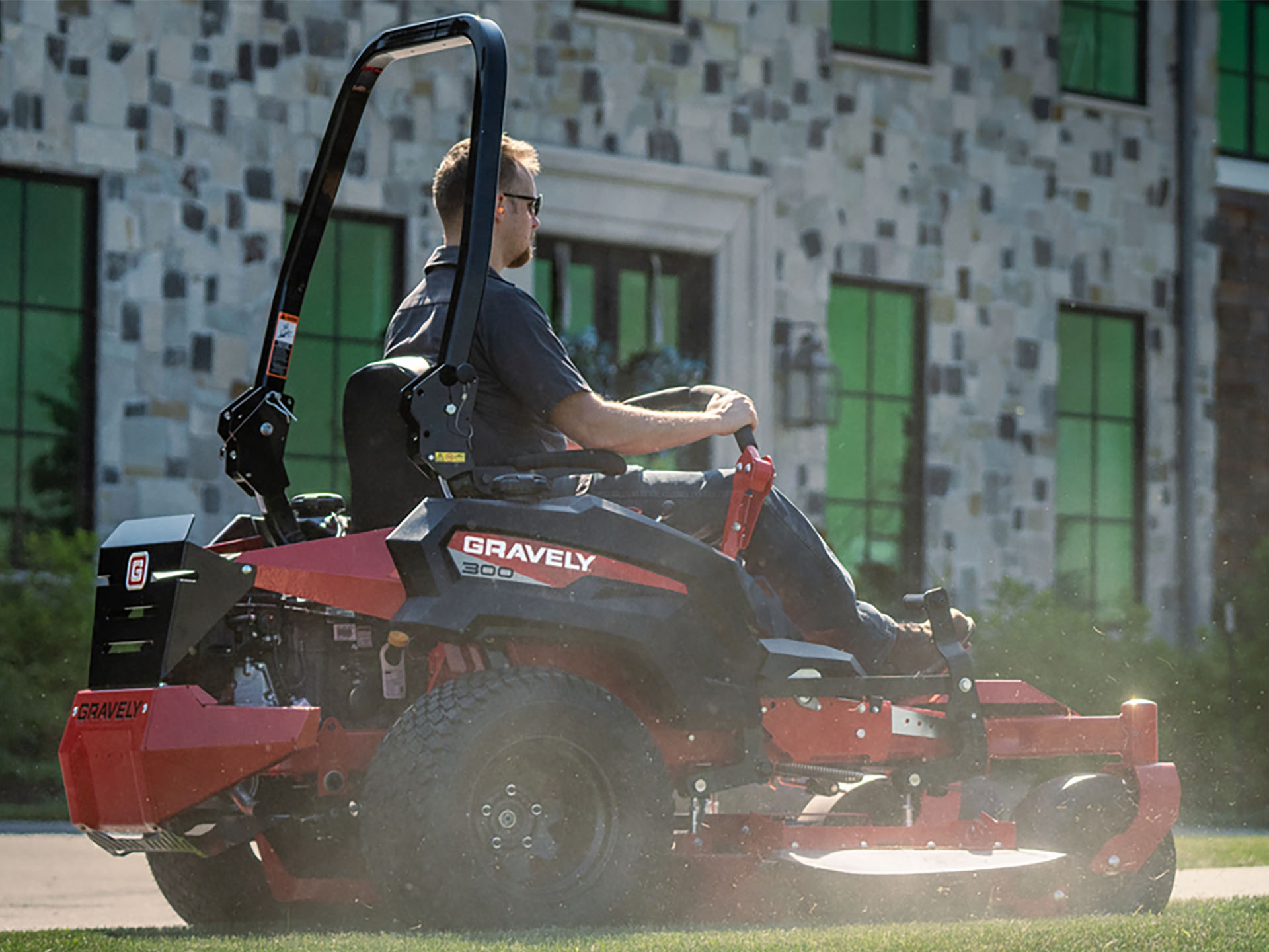 2025 Gravely USA Pro-Turn 352 52 in. Kawasaki FX801V 25.5 hp in Gaylord, Michigan - Photo 7