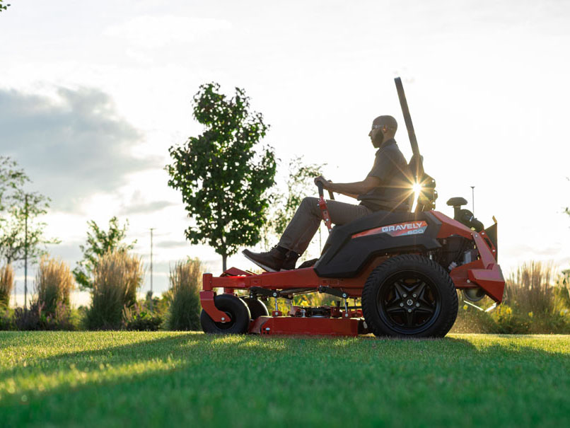 2025 Gravely USA Pro-Turn 652 52 in. Kawasaki FX1000V 35 hp in Gaylord, Michigan - Photo 10