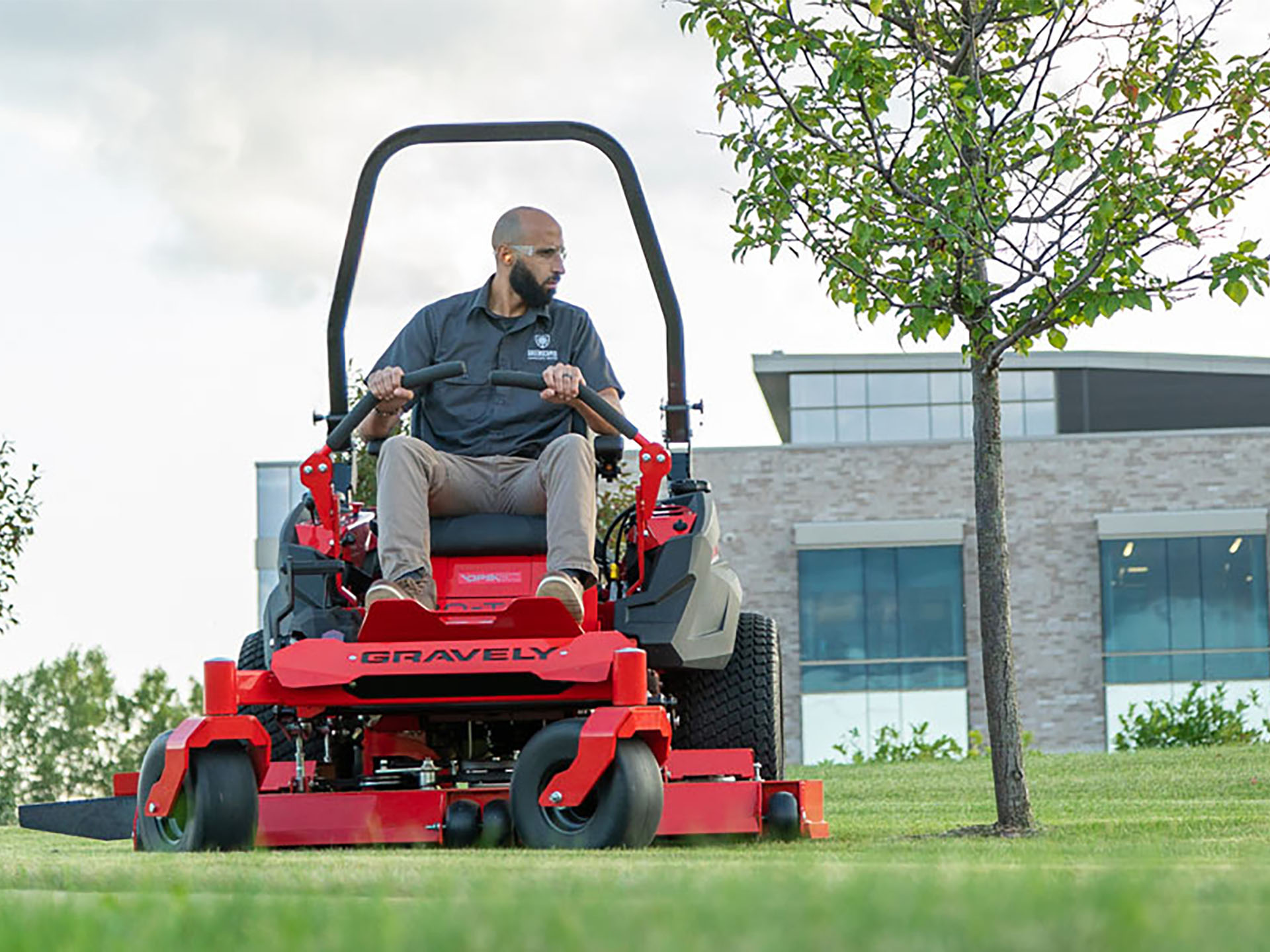2025 Gravely USA Pro-Turn 660 60 in. Kawasaki FX1000V 35 hp in Gaylord, Michigan - Photo 7