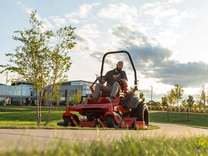 2025 Gravely USA Pro-Turn 672 72 in. Kawasaki FX1000V 35 hp in Gaylord, Michigan - Photo 6