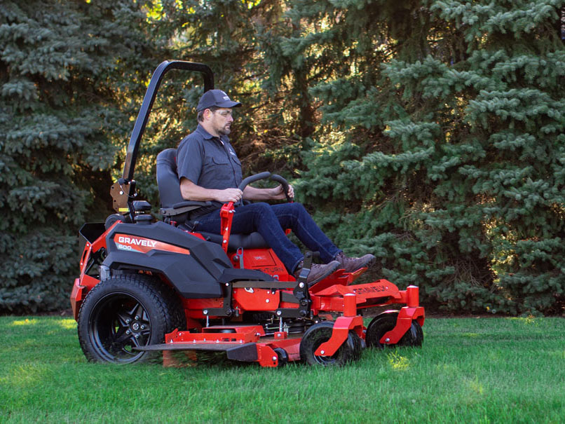 2025 Gravely USA Pro-Turn 672 72 in. Kawasaki FX1000V 35 hp in Gaylord, Michigan - Photo 8