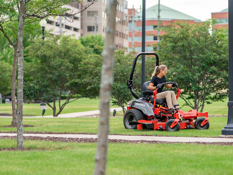 2025 Gravely USA Pro-Turn EV 48 in. SD - Batteries Included in Gaylord, Michigan - Photo 10
