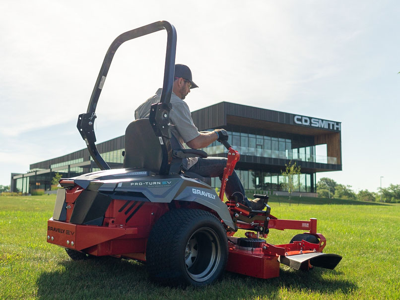 2025 Gravely USA Pro-Turn EV 52 in. SD - Batteries Included in Gaylord, Michigan - Photo 7