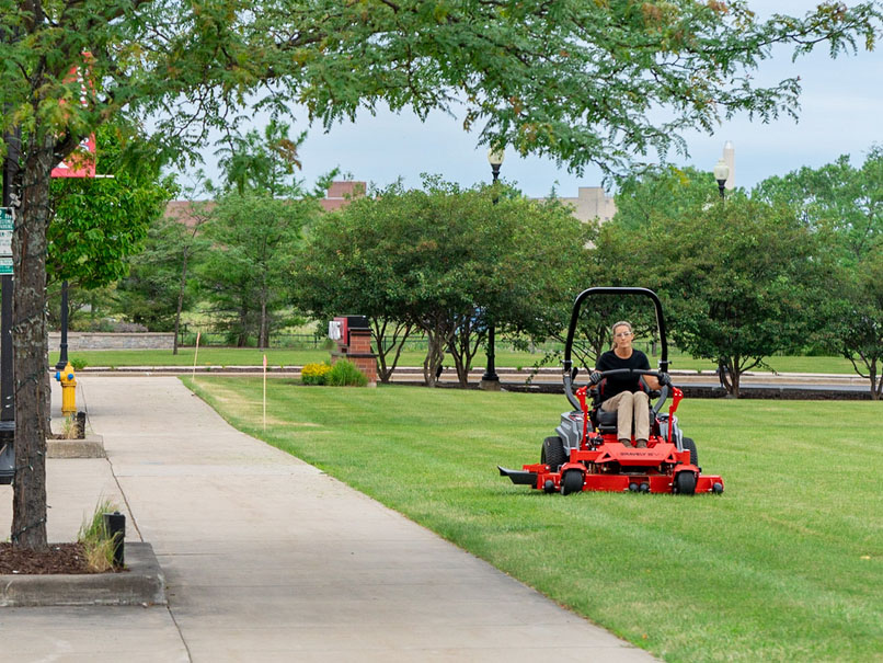 2025 Gravely USA Pro-Turn EV 52 in. SD - Batteries Included in Gaylord, Michigan - Photo 9