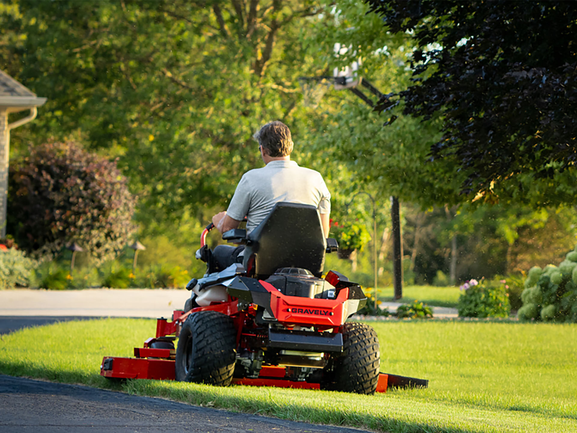 2025 Gravely USA ZT XL 42 in. Kawasaki FR651V 21.5 hp in Gaylord, Michigan - Photo 7