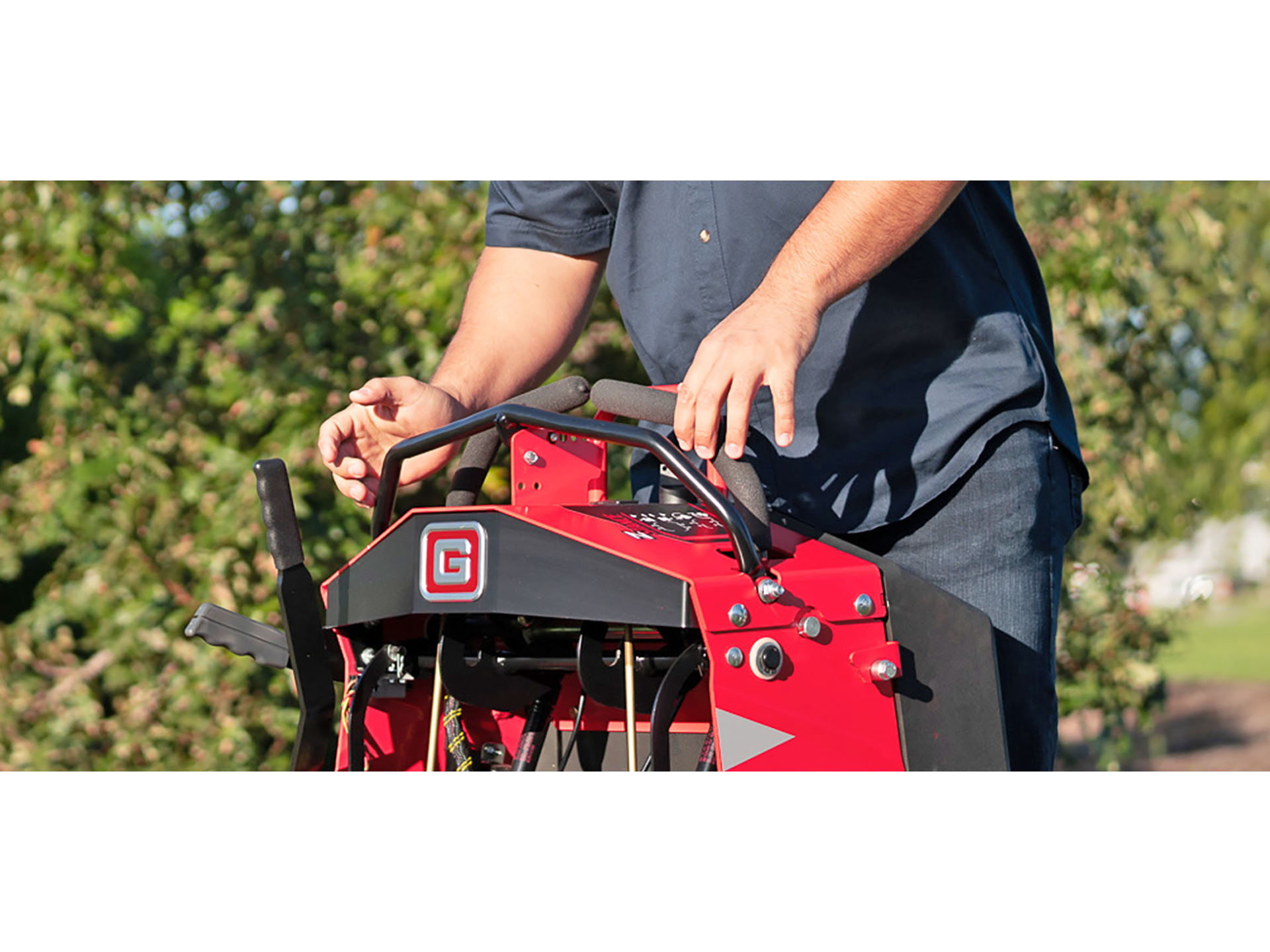 2025 Gravely USA Z-Stance 32 in. Kawasaki FS600V 18.5 hp in Gaylord, Michigan - Photo 5