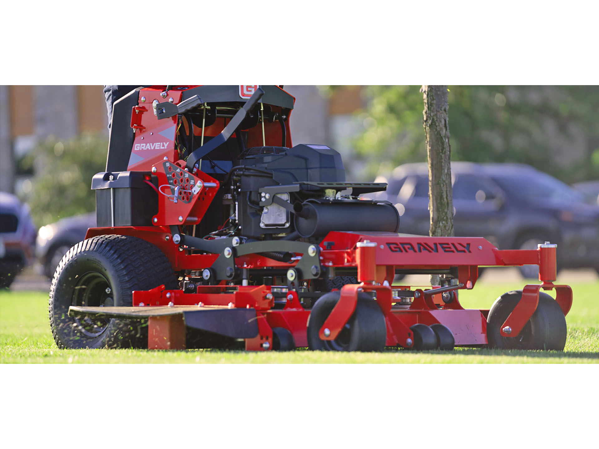 2025 Gravely USA Z-Stance 32 in. Kawasaki FS600V 18.5 hp in Gaylord, Michigan - Photo 7