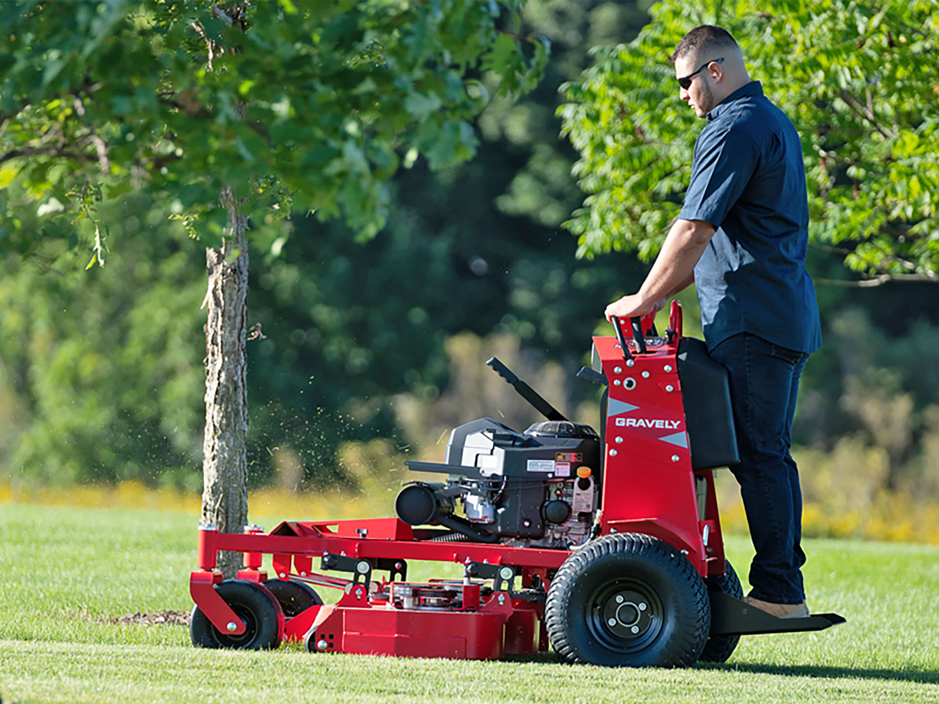 2025 Gravely USA Z-Stance 32 in. Kawasaki FS600V 18.5 hp in Gaylord, Michigan - Photo 9