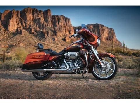 2012 Harley-Davidson CVO™ Street Glide® in Bossier City, Louisiana - Photo 2