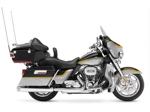 2012 Harley-Davidson CVO™ Ultra Classic® Electra Glide® in Loveland, Colorado - Photo 8