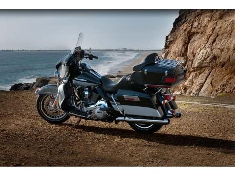 2012 Harley-Davidson Electra Glide® Ultra Limited in Dubuque, Iowa - Photo 2