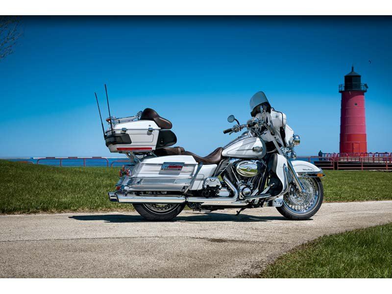 2012 Harley-Davidson Ultra Classic® Electra Glide® in Salem, Oregon - Photo 6