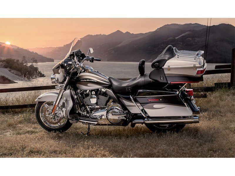 2013 Harley-Davidson CVO™ Ultra Classic® Electra Glide® in Scott, Louisiana - Photo 2