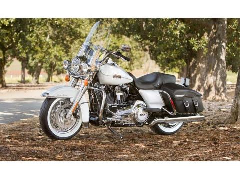 2013 Harley-Davidson Road King® Classic in Fort Myers, Florida - Photo 20