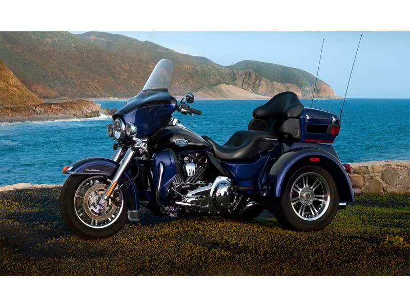 2013 Harley-Davidson Tri Glide® Ultra Classic® in Columbia, Missouri - Photo 2