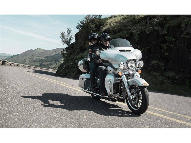 2015 Harley-Davidson Electra Glide® Ultra Classic® Low in Salem, Oregon - Photo 8