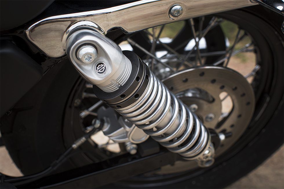 2016 Harley-Davidson 1200 Custom 11