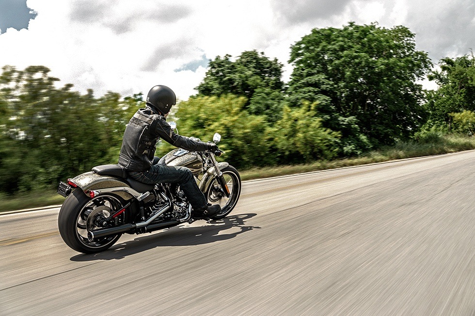 2016 Harley-Davidson Breakout® 8