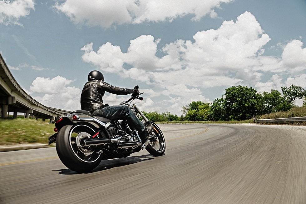 2016 Harley-Davidson Breakout® 10