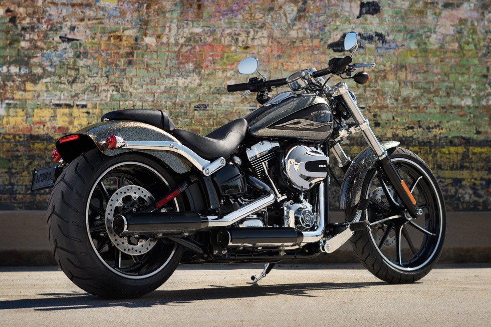 2016 Harley-Davidson Breakout® in Houston, Texas - Photo 2
