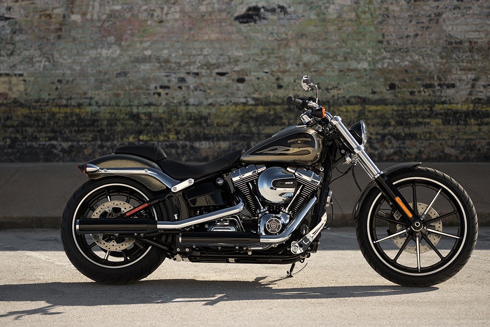2016 Harley-Davidson Breakout® in Houston, Texas - Photo 3