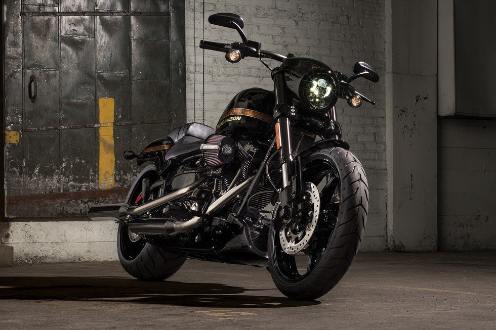 2016 Harley-Davidson CVO™ Pro Street Breakout® in Omaha, Nebraska - Photo 2