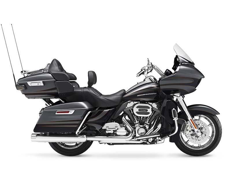 2016 Harley-Davidson CVO™ Road Glide™ Ultra in Omaha, Nebraska - Photo 1