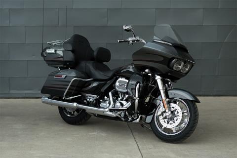 2016 Harley-Davidson CVO™ Road Glide™ Ultra in Omaha, Nebraska - Photo 2