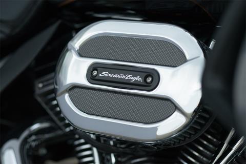 2016 Harley-Davidson CVO™ Road Glide™ Ultra in Omaha, Nebraska - Photo 4