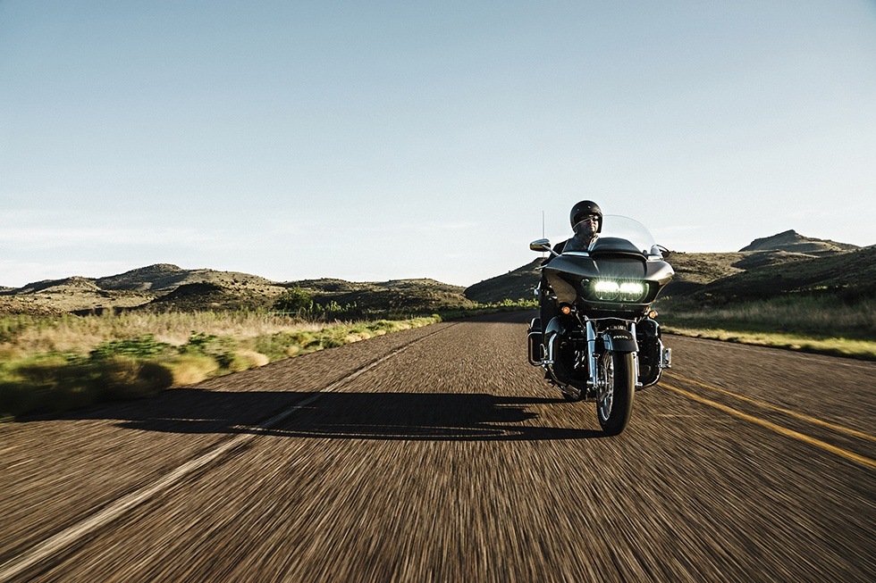 2016 Harley-Davidson CVO™ Road Glide™ Ultra in Omaha, Nebraska - Photo 9