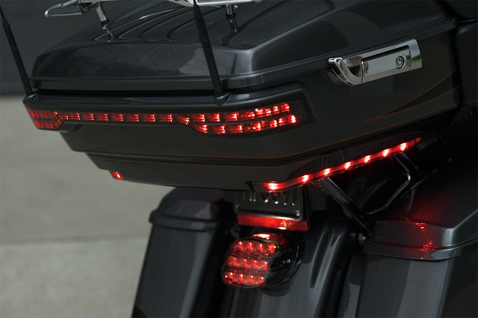 2016 Harley-Davidson CVO™ Road Glide™ Ultra in Pasadena, Texas - Photo 4