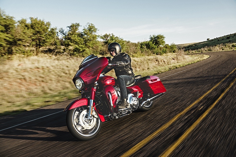 2016 Harley-Davidson CVO™ Street Glide® in Scott, Louisiana - Photo 8