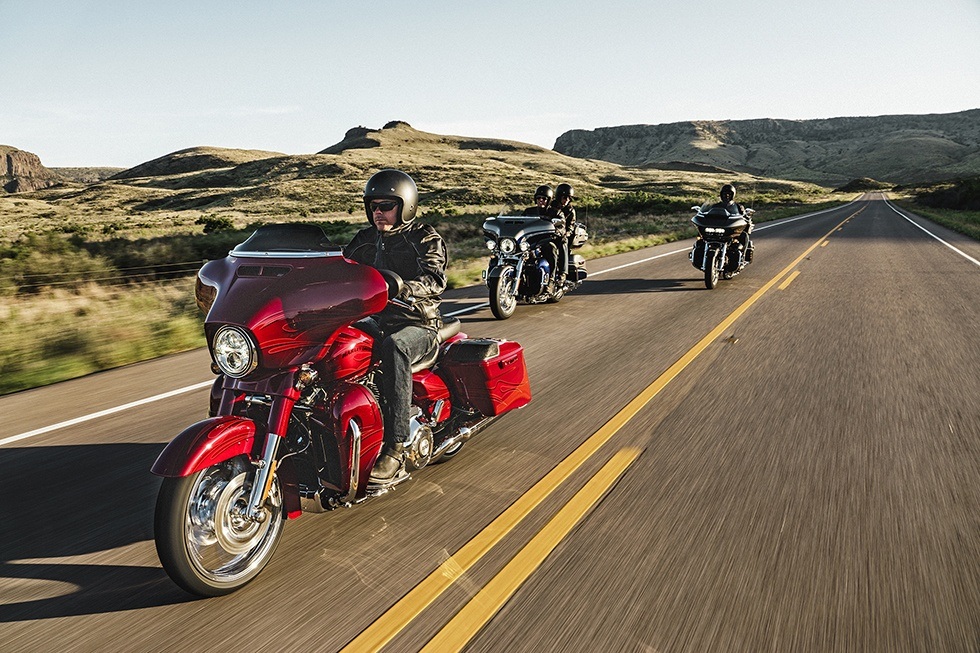 2016 Harley-Davidson CVO™ Street Glide® in Scott, Louisiana - Photo 9