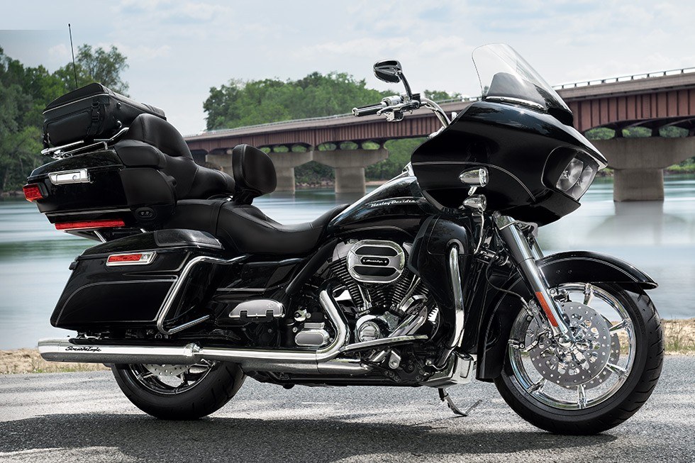 2016 Harley-Davidson Road Glide® Ultra in Burlington, North Carolina - Photo 2