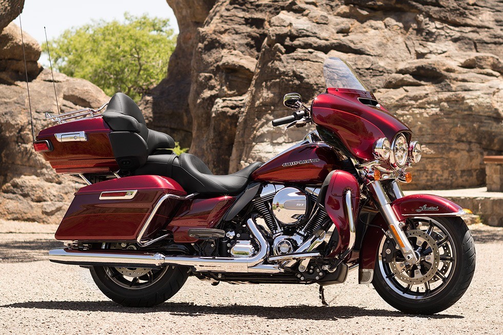 2016 Harley-Davidson Ultra Limited in Dubuque, Iowa - Photo 2