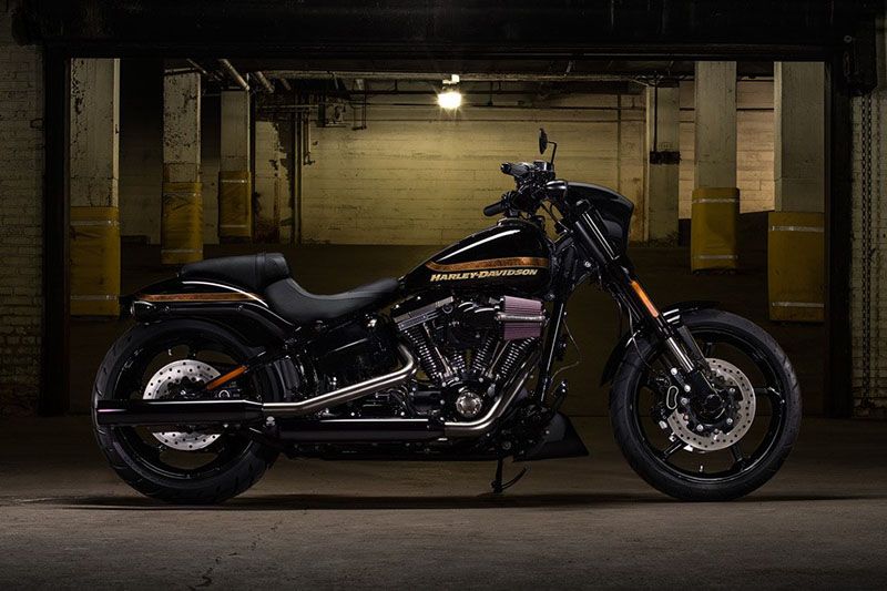 2017 Harley-Davidson CVO™ Pro Street Breakout® in Salem, Oregon - Photo 2