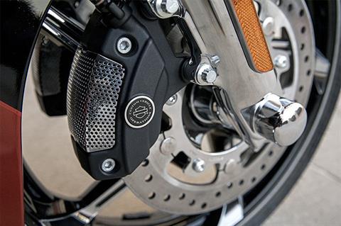 2017 Harley-Davidson CVO™ Street Glide® in Scott, Louisiana - Photo 15