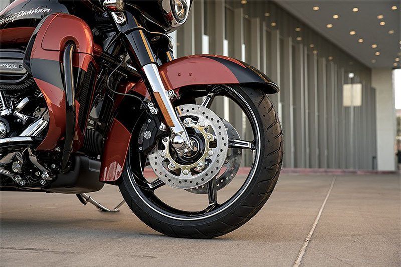 2017 Harley-Davidson CVO™ Street Glide® in Greenville, South Carolina - Photo 4