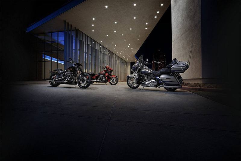 2017 Harley-Davidson CVO™ Street Glide® in Greenville, South Carolina - Photo 8