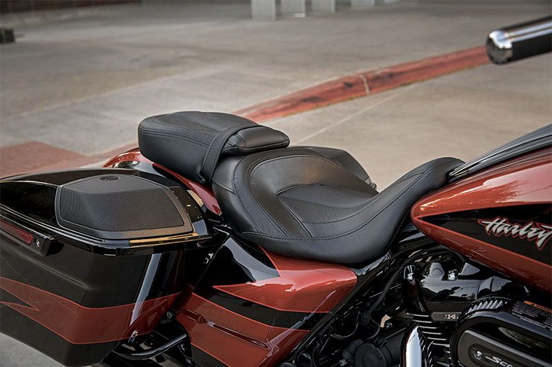 2017 Harley-Davidson CVO™ Street Glide® in Greenville, South Carolina - Photo 11