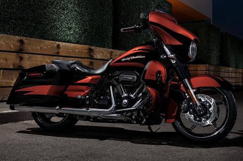 2017 Harley-Davidson CVO™ Street Glide® in Scott, Louisiana - Photo 2