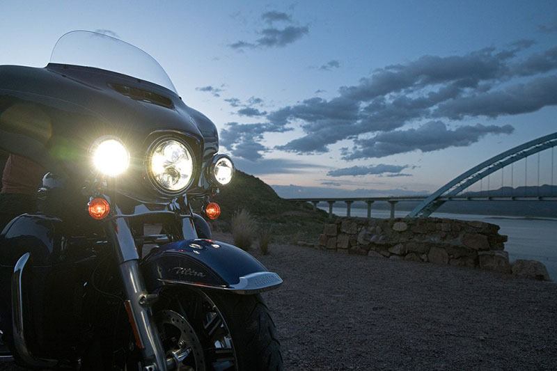 2017 Harley-Davidson Electra Glide® Ultra Classic® in Roswell, Georgia - Photo 9