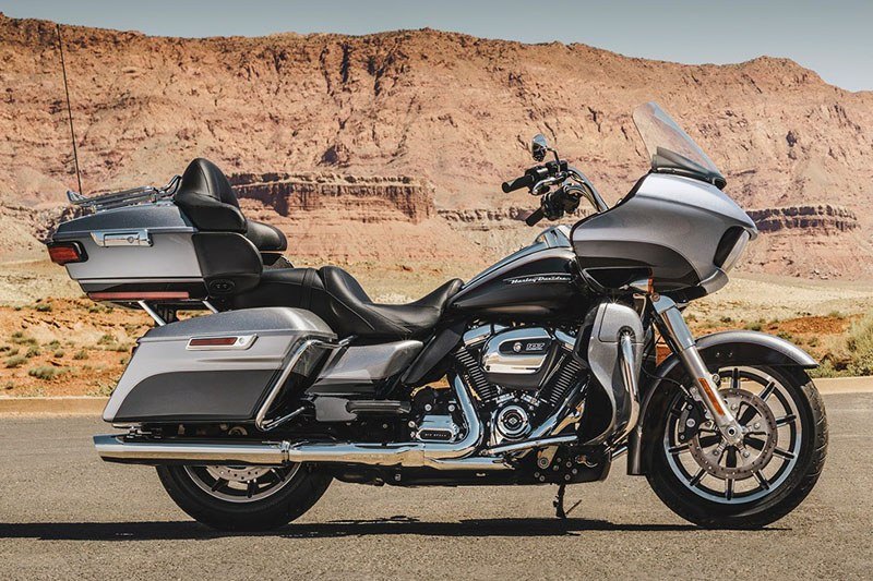 2017 Harley-Davidson Road Glide® Ultra in Greenville, South Carolina - Photo 2
