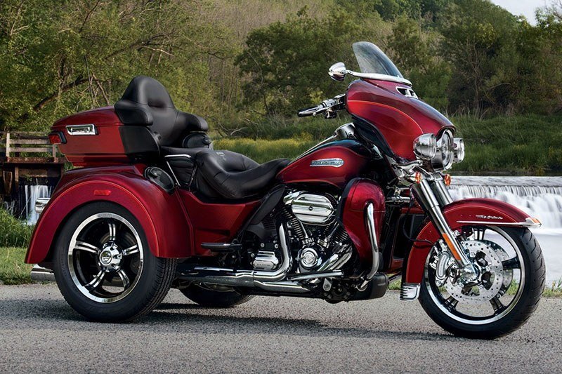 2017 Harley-Davidson Tri Glide® Ultra in Loveland, Colorado - Photo 2