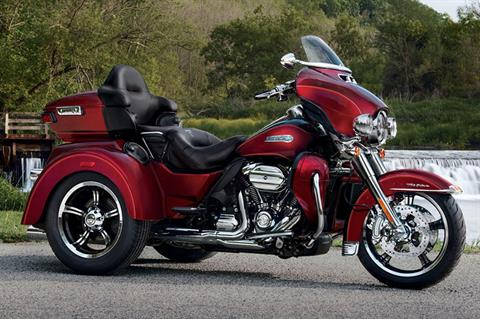 2017 Harley-Davidson Tri Glide® Ultra in Burlington, North Carolina - Photo 2