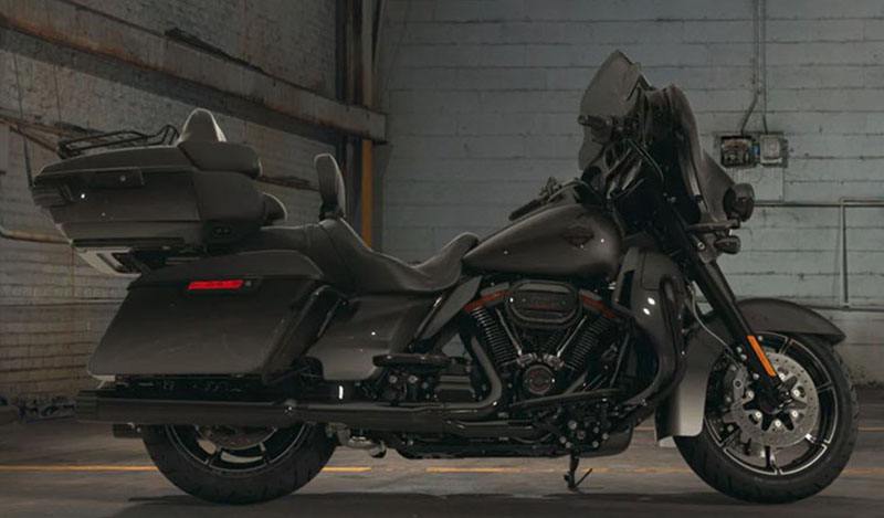 2018 Harley-Davidson CVO™ Limited in Eugene, Oregon - Photo 4