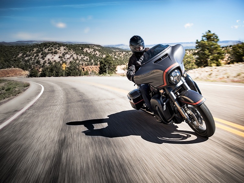 2018 Harley-Davidson CVO™ Street Glide® in Loveland, Colorado - Photo 7